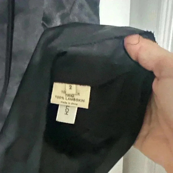 L’AGENCE SILK BLOUSE XS NWOT - Picture 3 of 4